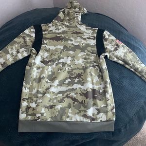 Men's Cleveland Browns Nike Camo Salute To Service Therma Performance pullover